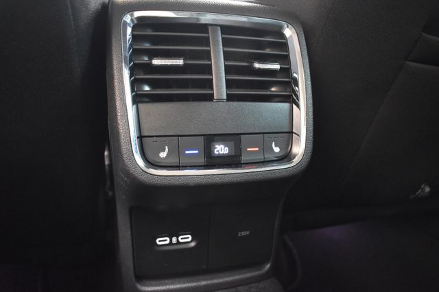 Skoda Octavia Combi 2.0TDI DSG Style LED AHK HUD ViCo