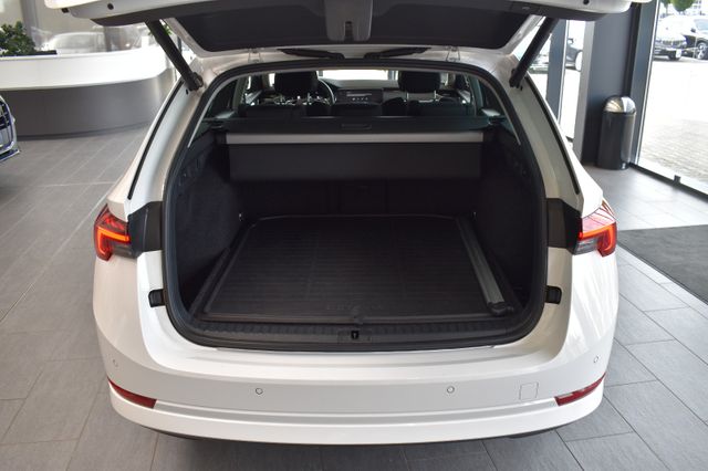 Skoda Octavia Combi 2.0TDI DSG Style LED AHK HUD ViCo