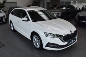 Skoda Octavia Combi 2.0TDI DSG Style LED AHK HUD ViCo