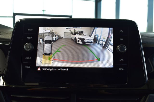 Volkswagen T-Roc 1.5TSI DSG R-Line IQ-Light RFK ACC Virtual