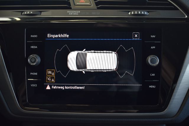 Volkswagen Touran 2.0TDI Comfortline DSG 7-Sitzer Navi DAB