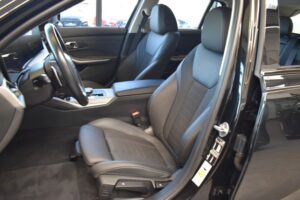 BMW 320d Touring Aut. LED RFKam AHK Curved LCI Navi