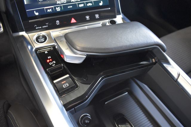 Audi Q8 e-tron 50 quattro S-Line Matrix HUD VirtualC.