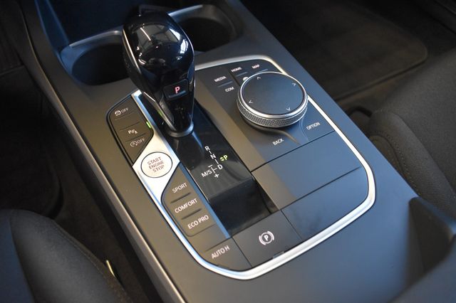 BMW 118d Limo Advantage Aut. LED LiveCockpit DAB 17"