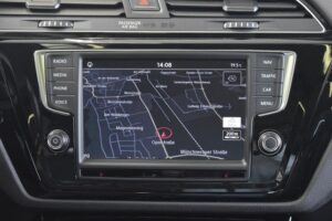 Volkswagen Touran 2.0TDI DSG Highline LED AHK RFK Standhz.