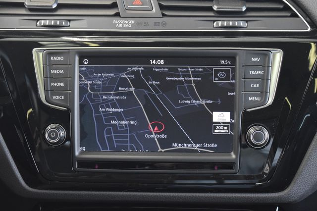 Volkswagen Touran 2.0TDI DSG Highline LED AHK RFK Standhz.