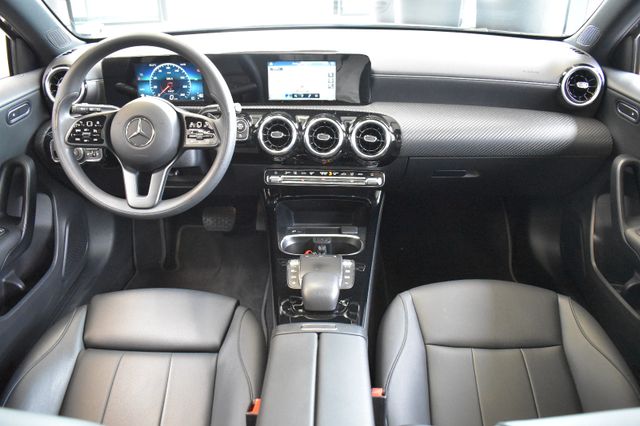 Mercedes-Benz A 180d 8G-DCT Panorama DAB CarPlay RFKam SHZ