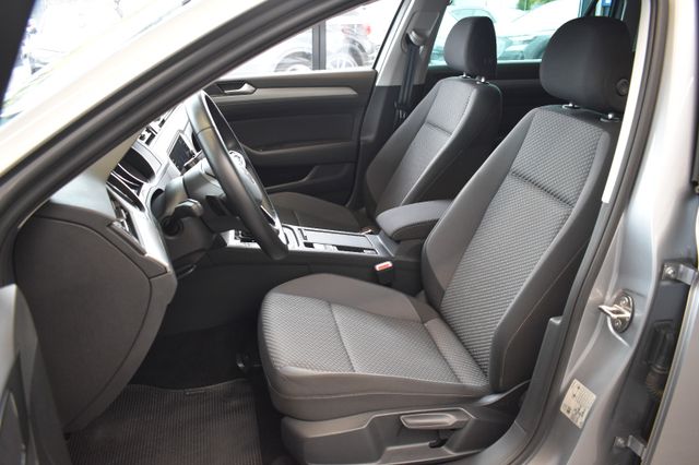 Volkswagen Passat Var. 2.0TDI Comfortline DSG LED ACC RFKam