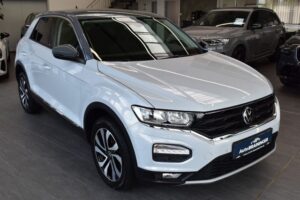 Volkswagen T-Roc 2.0TDI Style Schalter Navi3D AHK PDC DAB