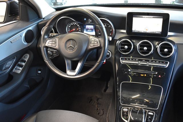 Mercedes-Benz C220d T Aut. 4Matic Avantgarde LED AHK Pano Navi