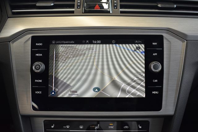 Volkswagen Passat Variant 2.0TDI DSG LED ACC RFKamera DAB