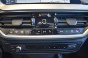 BMW 118d Limo Advantage Aut. LED LiveCockpit DAB 17"