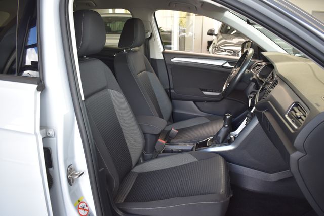 Volkswagen T-Roc 2.0TDI Style Schalter Navi3D AHK PDC DAB