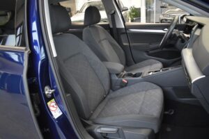 Volkswagen Golf 8 Var 2.0TDI DSG Life LED ActiveInf AHK ACC