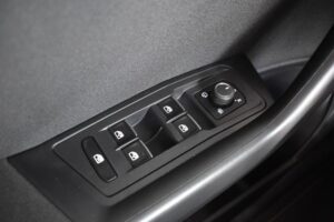 Volkswagen T-Roc 2.0TDI Style Schalter Navi3D AHK PDC DAB
