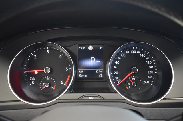 Volkswagen Passat Variant 2.0TDI DSG LED ACC AHK RFKamera