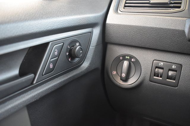 Volkswagen Caddy Maxi Kasten 2.0TDI PDC AHK Klima Sitzheiz.