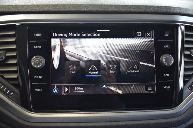 Volkswagen T-Roc 2.0TDI Style Schalter Navi3D AHK PDC DAB