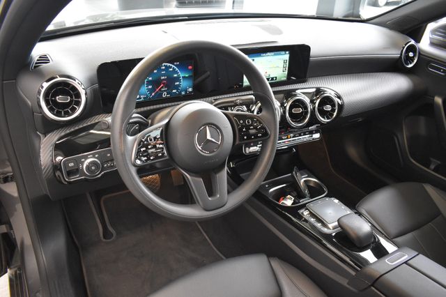 Mercedes-Benz A 180d 8G-DCT Panorama DAB CarPlay RFKam SHZ