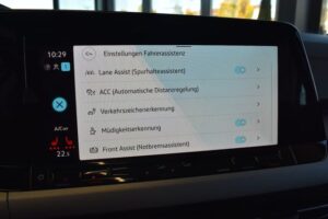 Volkswagen Golf 8 Limo Life LED LiveC AHK RFKamera ACC Lane
