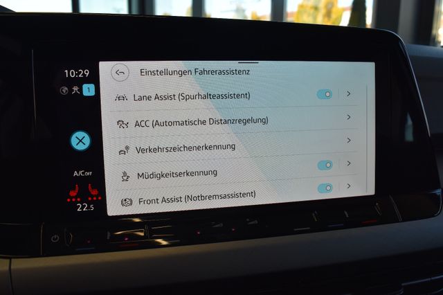 Volkswagen Golf 8 Limo Life LED LiveC AHK RFKamera ACC Lane