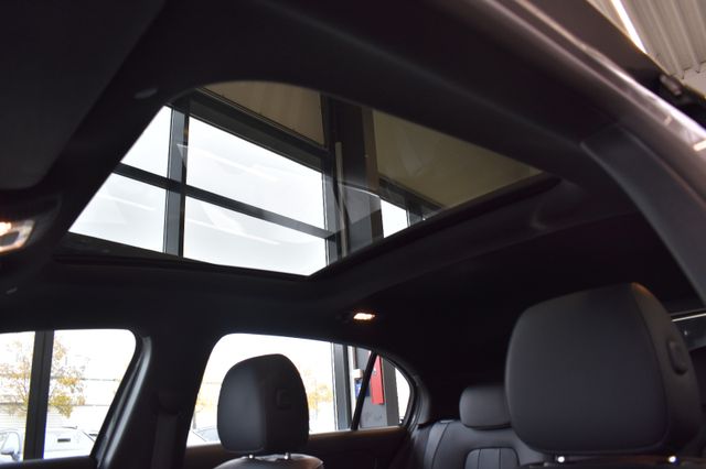Mercedes-Benz A 180d 8G-DCT Panorama DAB CarPlay RFKam SHZ
