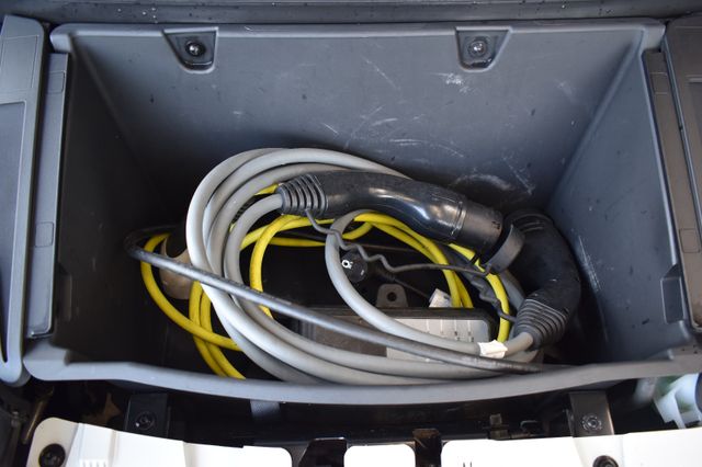 BMW i3s 120Ah LED NaviPlus LiveC Wärmepumpe Tempom