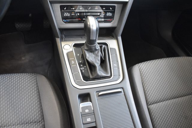 Volkswagen Passat Variant 2.0TDI DSG LED ACC RFKamera DAB