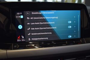 Volkswagen Golf 8 Var 2.0TDI DSG Life LED ActiveInf AHK ACC