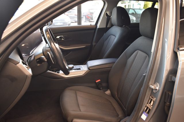 BMW 320d Touring Aut. LED CurvedD HeadUp AHK RFK LCI
