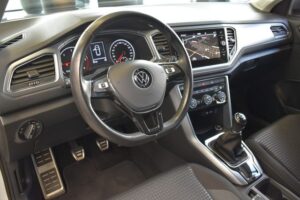Volkswagen T-Roc 2.0TDI Style Schalter Navi3D AHK PDC DAB