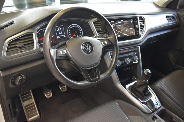 Volkswagen T-Roc 2.0TDI Style Schalter Navi3D AHK PDC DAB