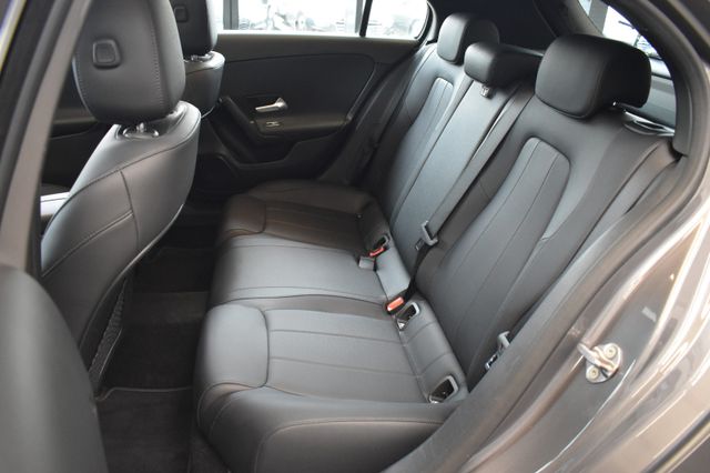 Mercedes-Benz A 180d 8G-DCT Panorama DAB CarPlay RFKam SHZ