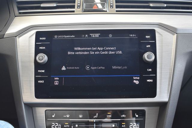 Volkswagen Passat Variant 2.0TDI DSG LED ACC RFKamera DAB