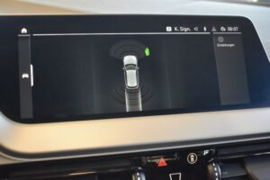 BMW 118d Limo Advantage Aut. LED LiveCockpit DAB 17"