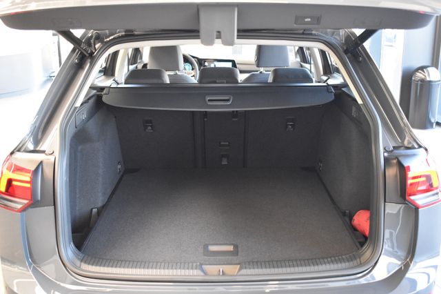 Volkswagen Golf 8 Var. DSG Life LED LiveCo ACC Massage RFK