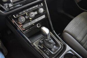 Volkswagen Touran 2.0TDI DSG Highline LED AHK RFK Standhz.