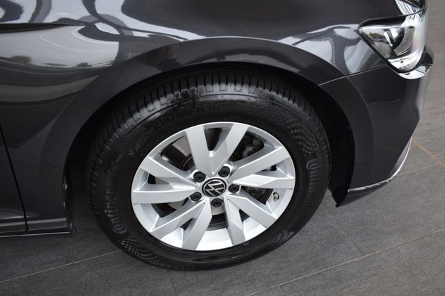 Volkswagen Passat Variant 2.0TDI DSG LED ACC RFKamera DAB
