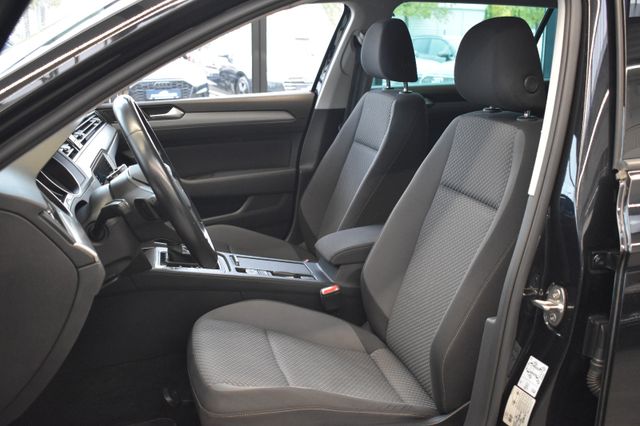Volkswagen Passat Variant 2.0TDI DSG LED ACC AHK RFKamera