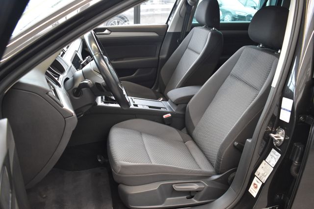 Volkswagen Passat Variant 2.0TDI DSG LED ACC RFKamera DAB