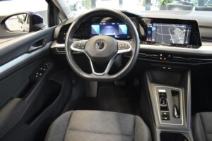 Volkswagen Golf 8 Var 2.0TDI DSG Life LED ActiveInf AHK ACC