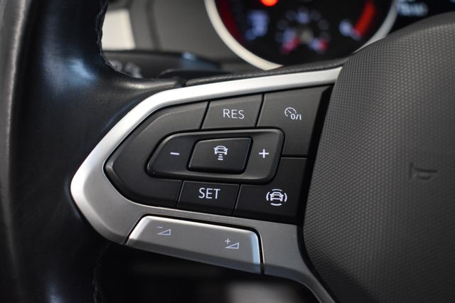 Volkswagen Passat Variant 2.0TDI DSG LED ACC AHK RFKamera