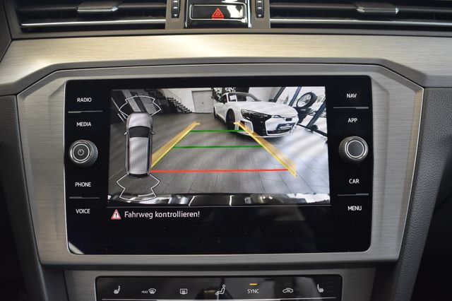Volkswagen Passat Variant 2.0TDI DSG LED ACC RFKamera DAB
