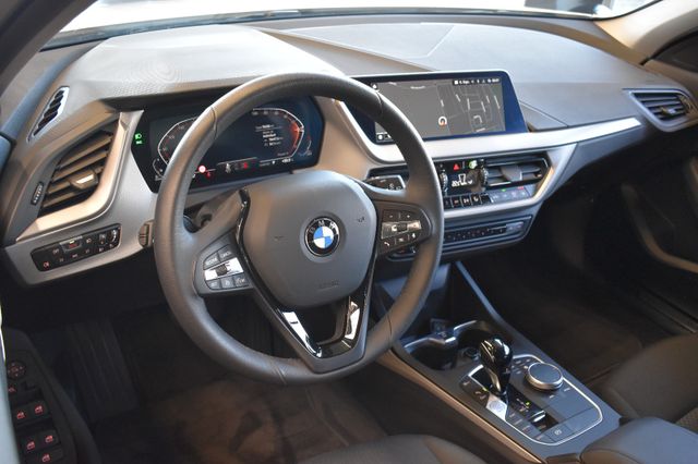 BMW 118d Limo Advantage Aut. LED LiveCockpit DAB 17"
