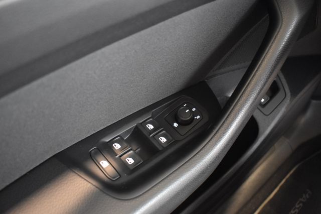 Volkswagen Passat Variant 2.0TDI DSG LED ACC AHK RFKamera