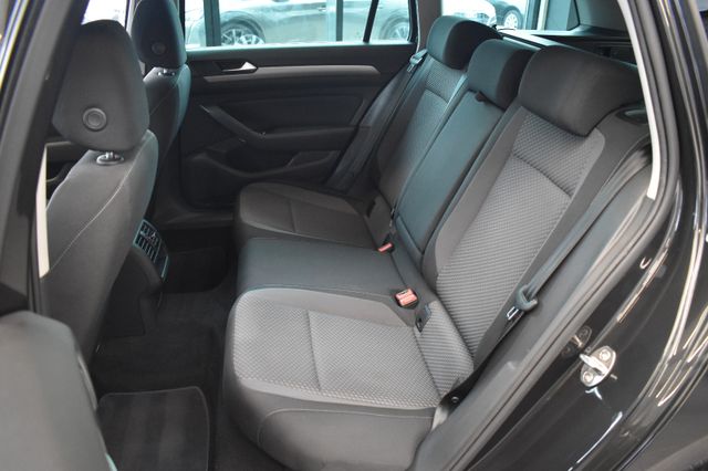 Volkswagen Passat Variant 2.0TDI DSG LED ACC RFKamera DAB