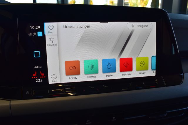 Volkswagen Golf 8 Limo Life LED LiveC AHK RFKamera ACC Lane