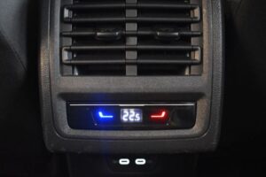 Volkswagen Golf 8 Var 2.0TDI DSG Life LED ActiveInf AHK ACC