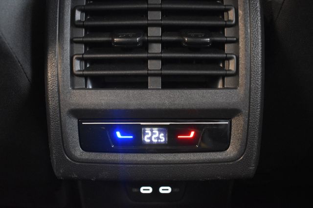Volkswagen Golf 8 Var 2.0TDI DSG Life LED ActiveInf AHK ACC