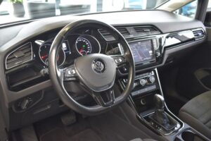 Volkswagen Touran 2.0TDI DSG Highline LED AHK RFK Standhz.